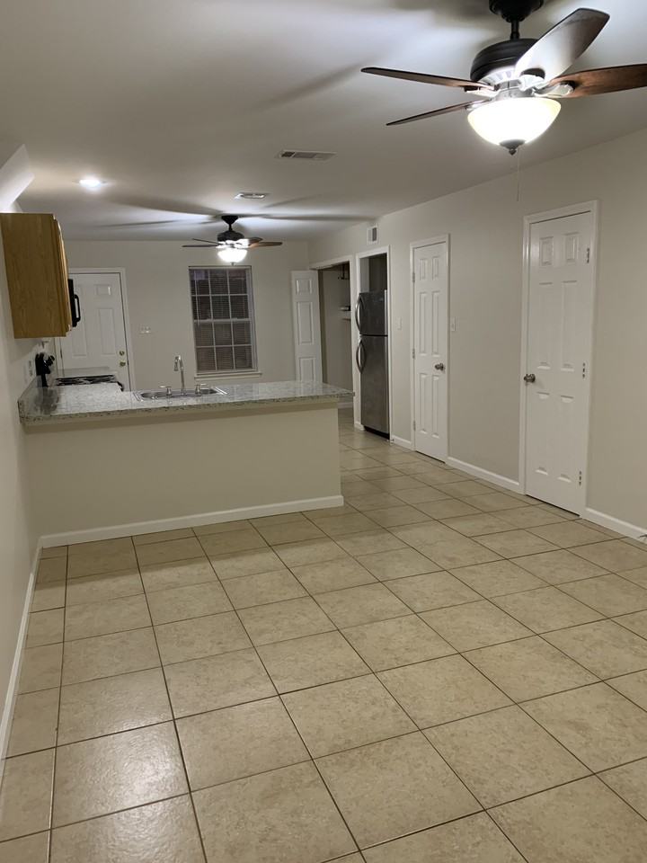 5200 W Napoleon Ave #C - Photo 6 of 15