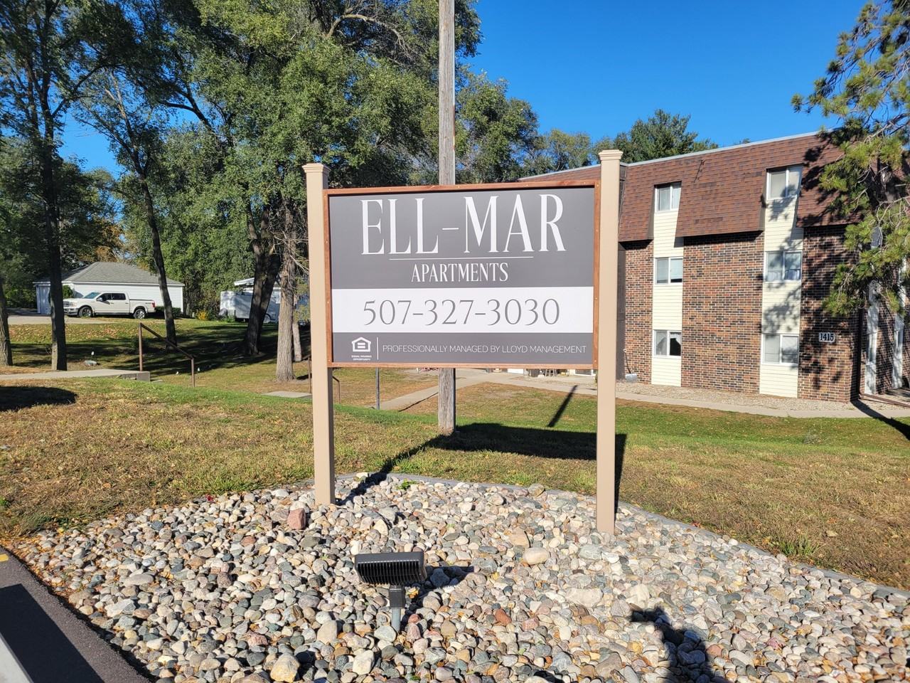 Ell-Mar Apartments - Photo 2 of 12