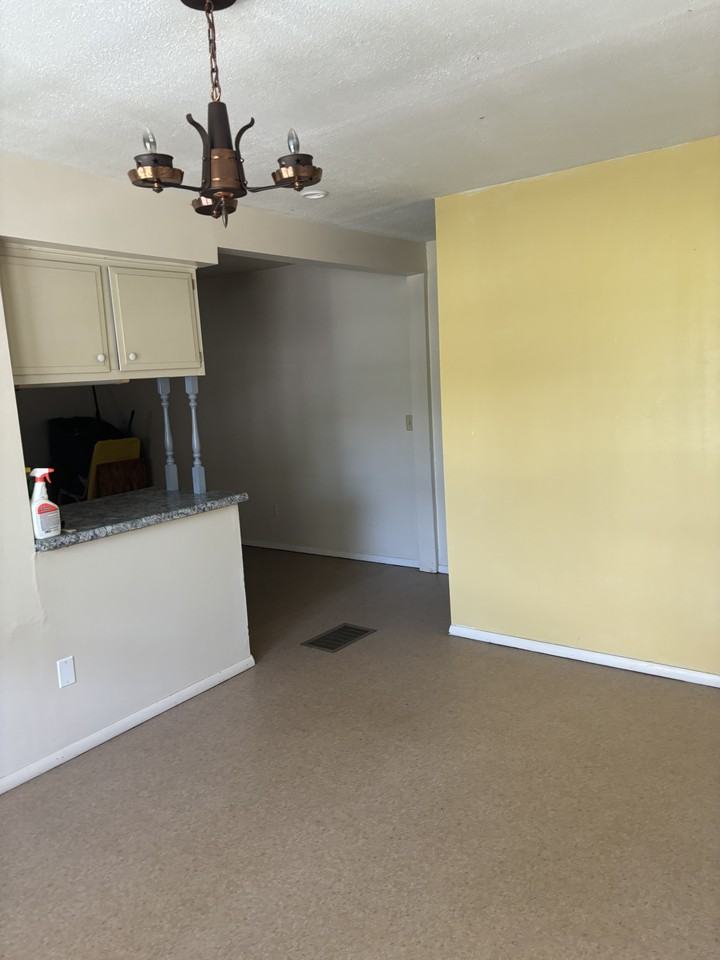 338 S 8th St #1 - Photo 3 of 18