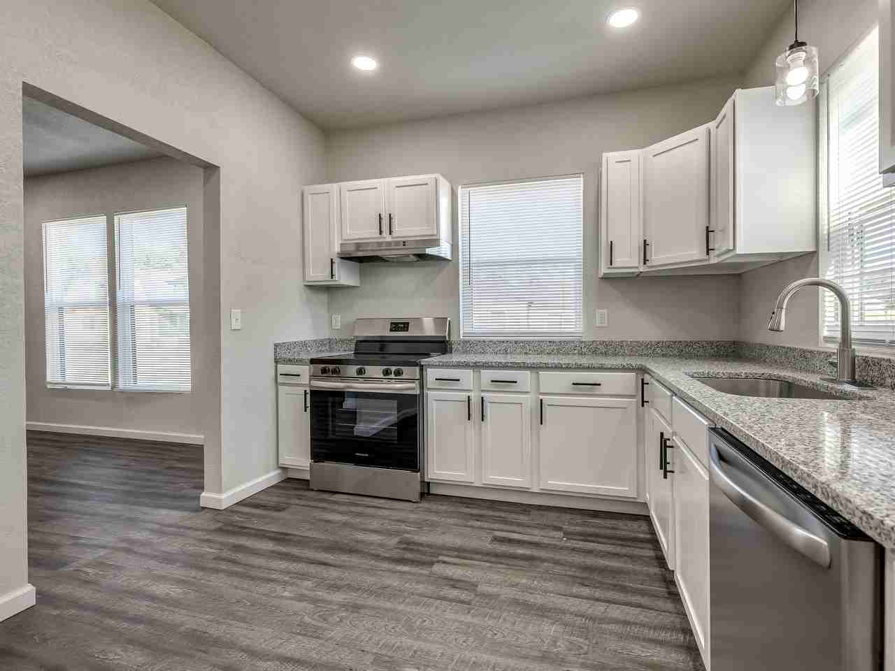 146 N Donald Ave #1 - Photo 3 of 19