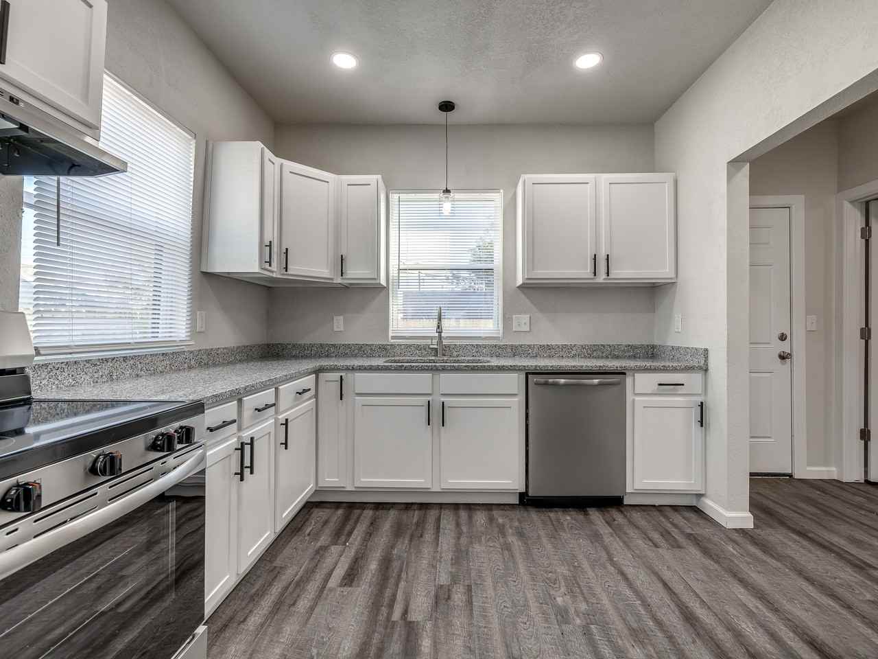 146 N Donald Ave #1 - Photo 4 of 19