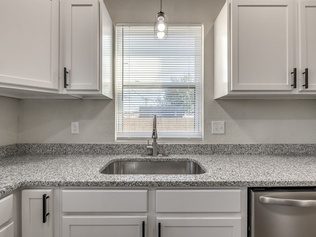 146 N Donald Ave #1 - Photo 5 of 19