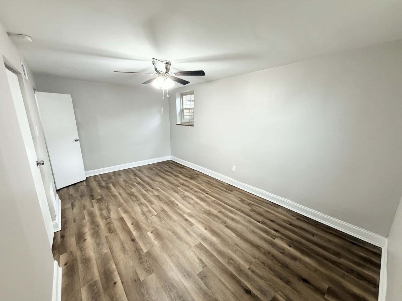 REGENCY COURT APARTMENTS -- 018 - Photo 6 of 26