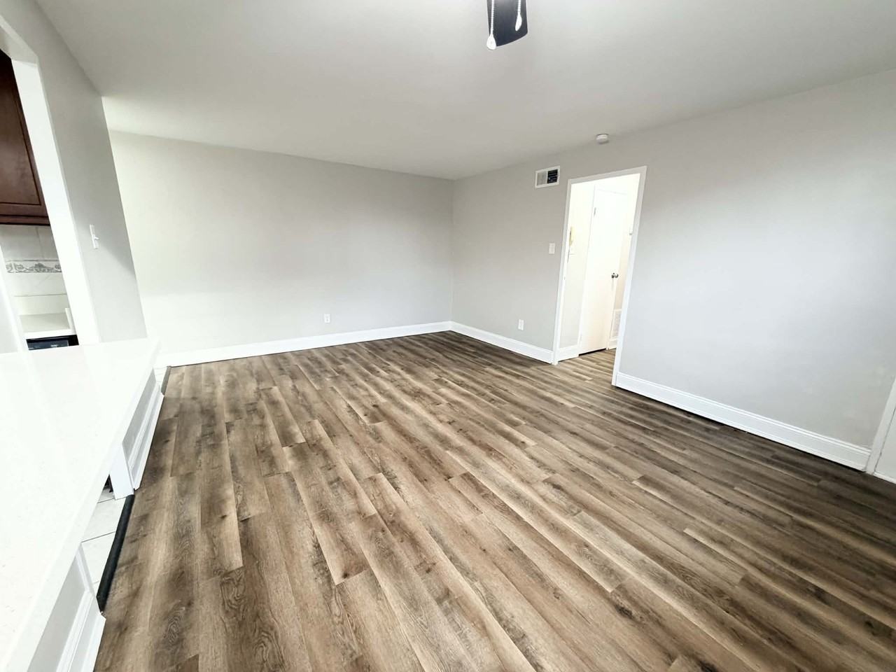 REGENCY COURT APARTMENTS -- 018 - Photo 7 of 26