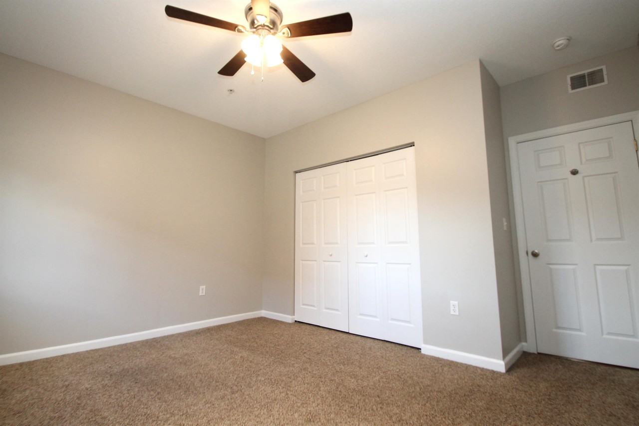 LIBRARY SCHOOL APARTMENTS -- 307 - Photo 7 of 50