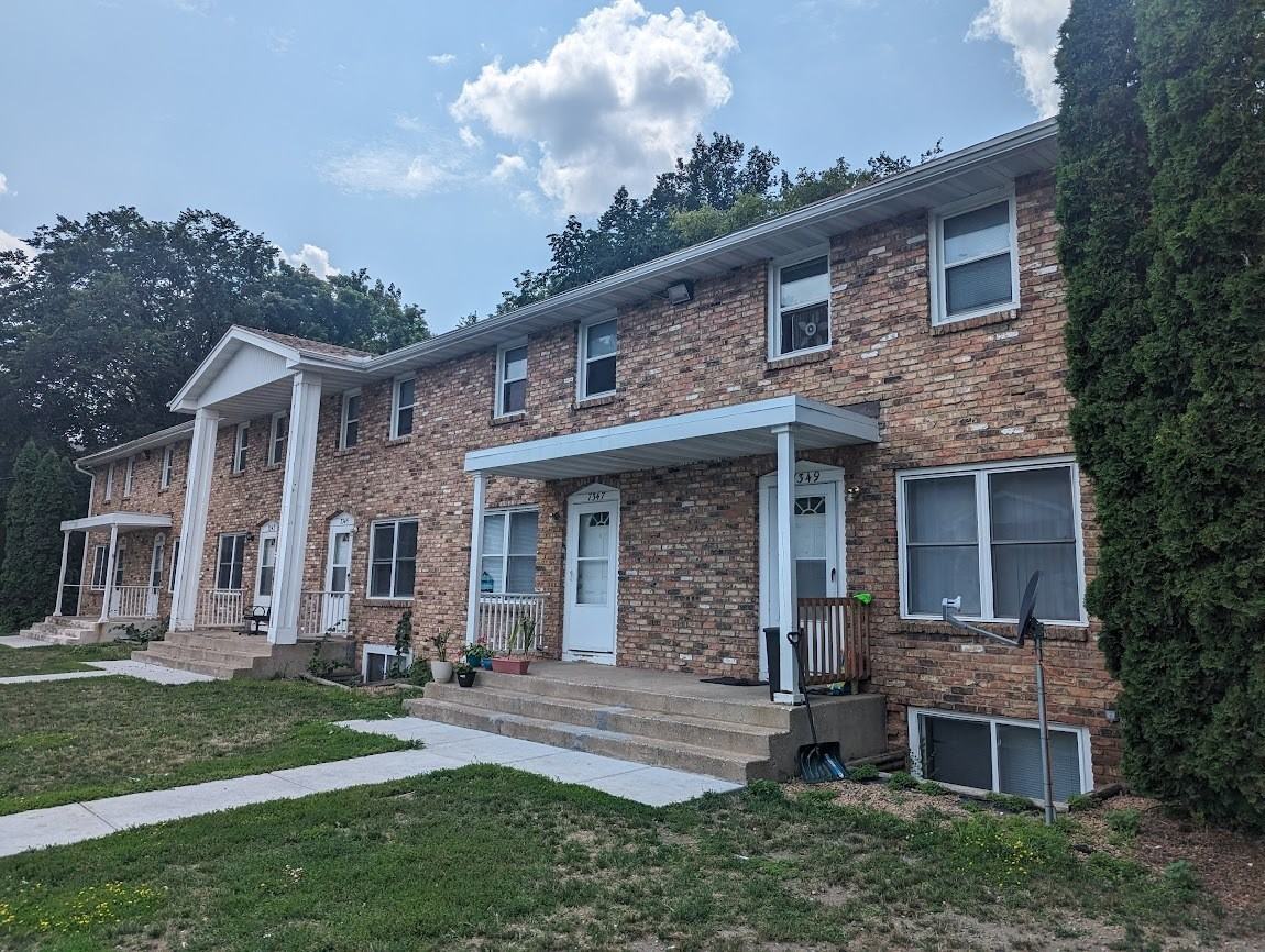 Lincoln Manor - Photo 4 of 50