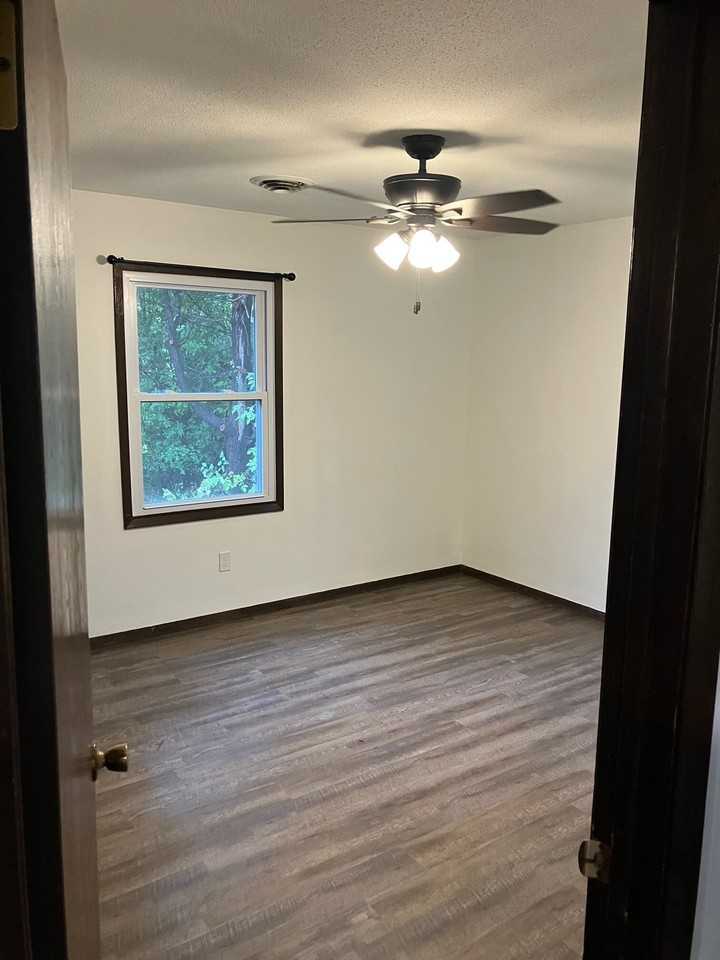 1009 West 8th Street - Photo 7 of 21