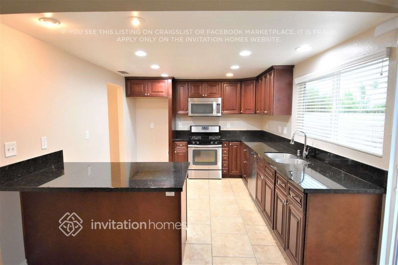 1462 Hermosa Dr - Photo 4 of 10