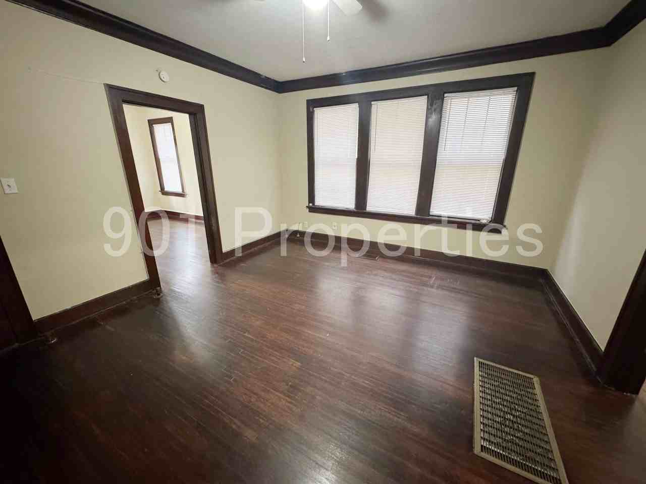 216 North Willett Street #2 - Photo 5 of 16