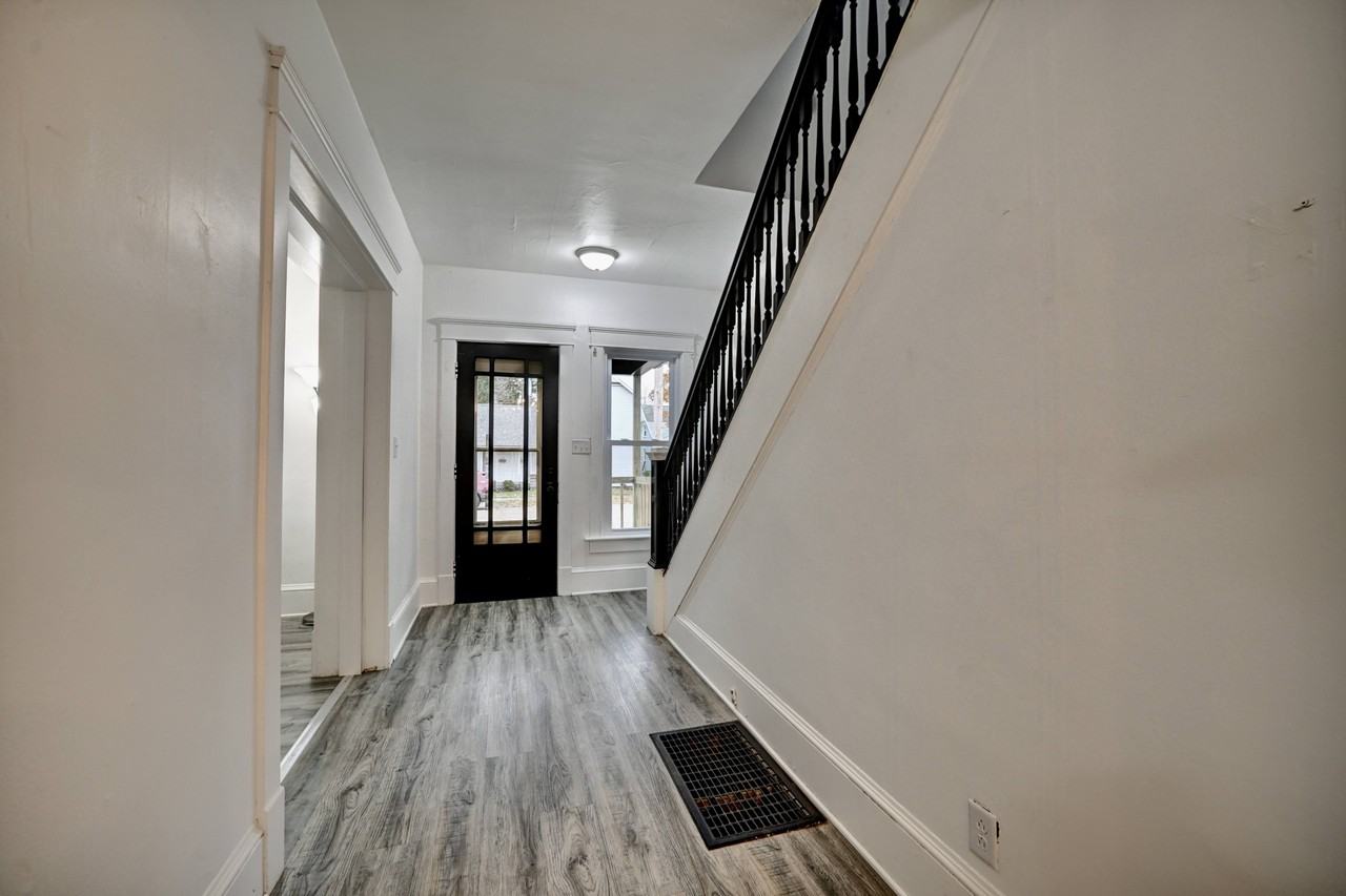 214 2nd St Se #1 - Photo 3 of 12