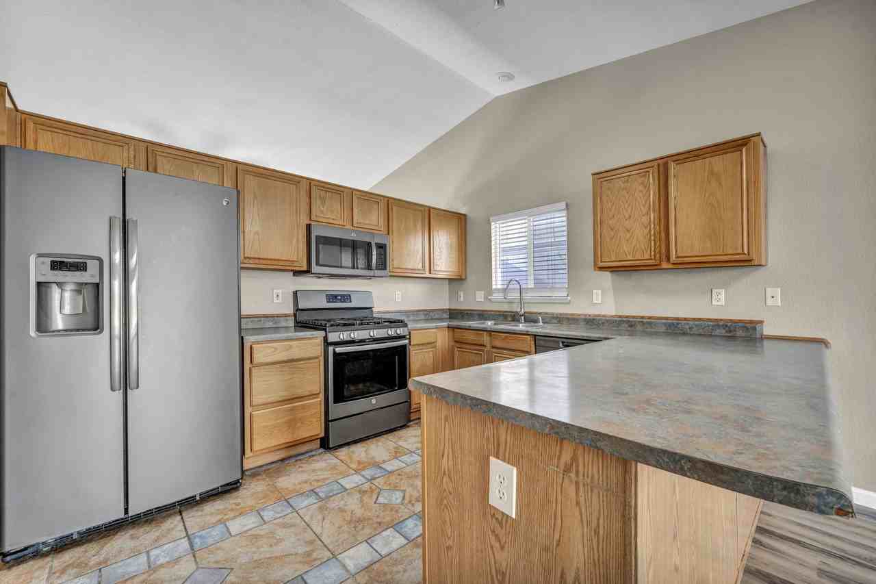 17765 Oakview Ct #1 - Photo 3 of 38