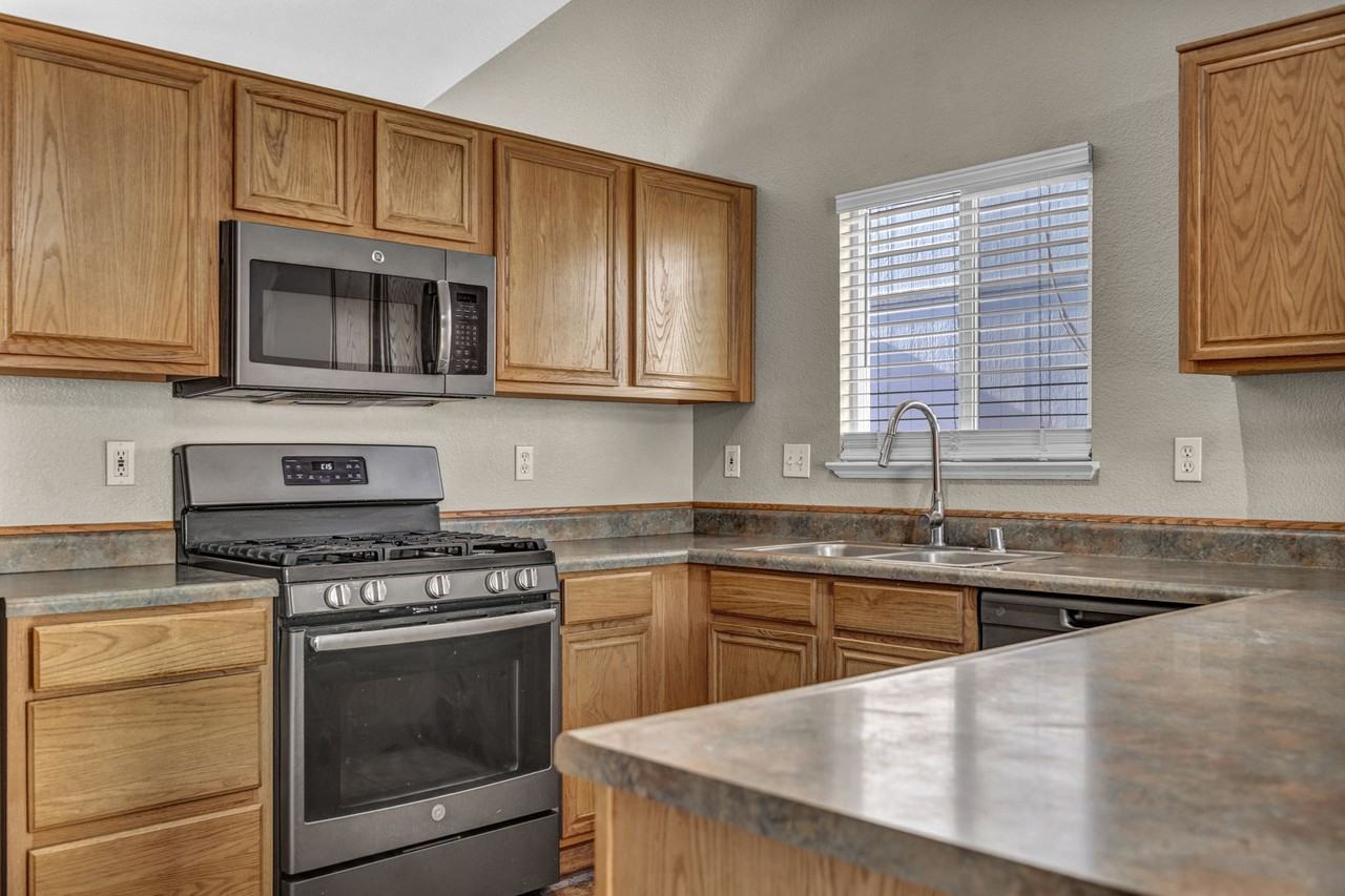 17765 Oakview Ct #1 - Photo 5 of 38