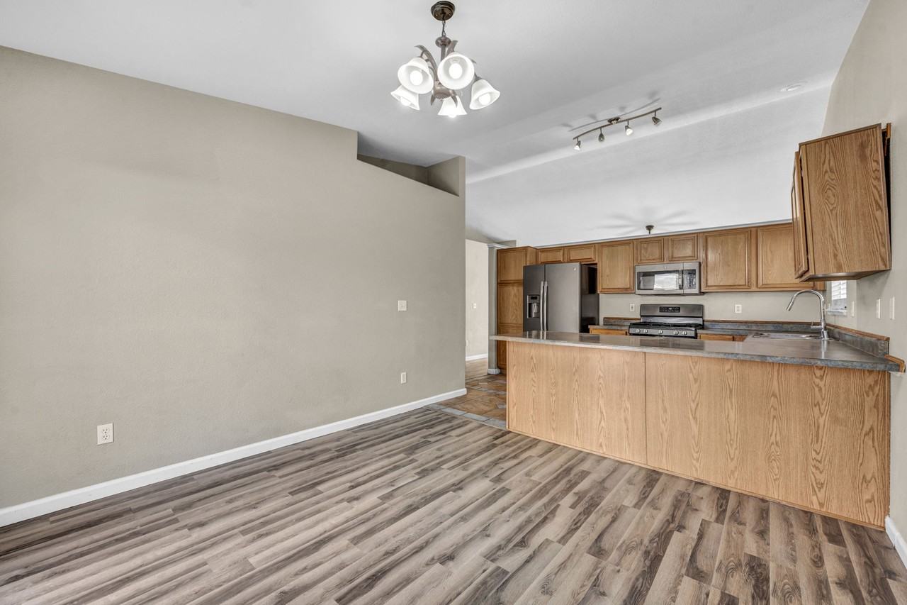 17765 Oakview Ct #1 - Photo 7 of 38