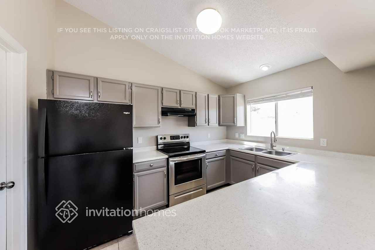 4601 W Morrow Dr - Photo 4 of 16