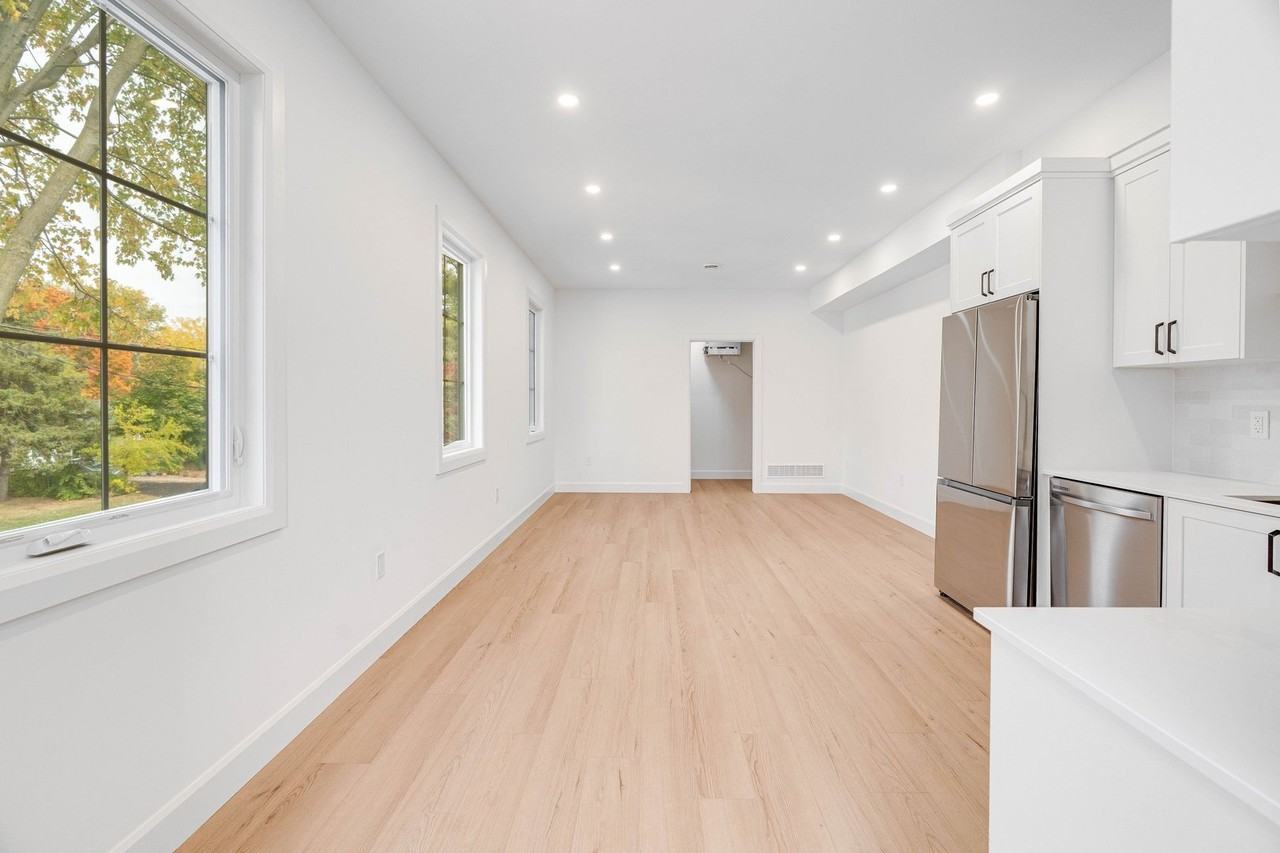 1267 Hillcrest Ave - Photo 4 of 18