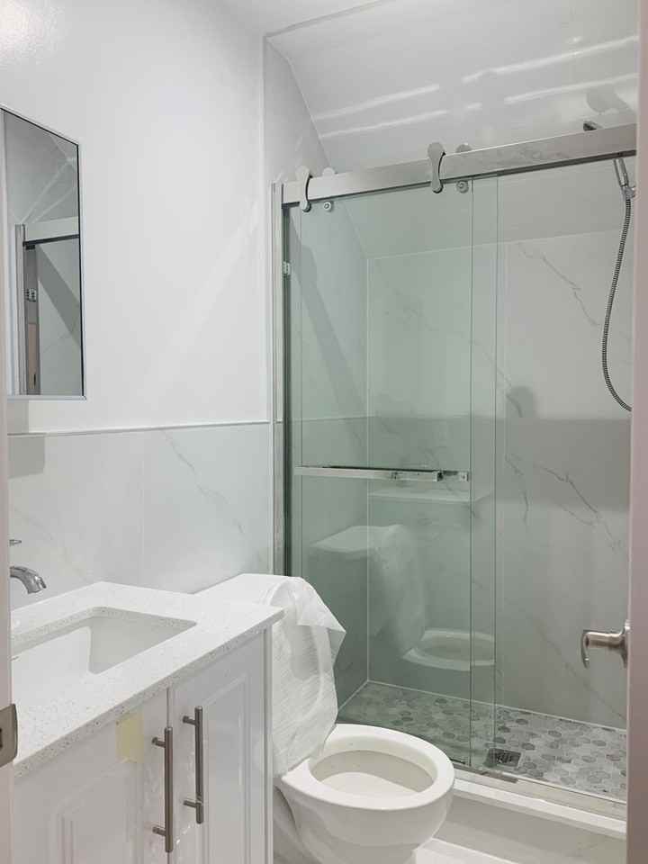 227 Spadina Ave - Photo 4 of 5