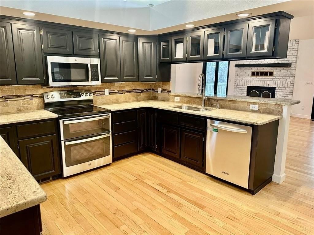 4 Lois Ln - Photo 7 of 44