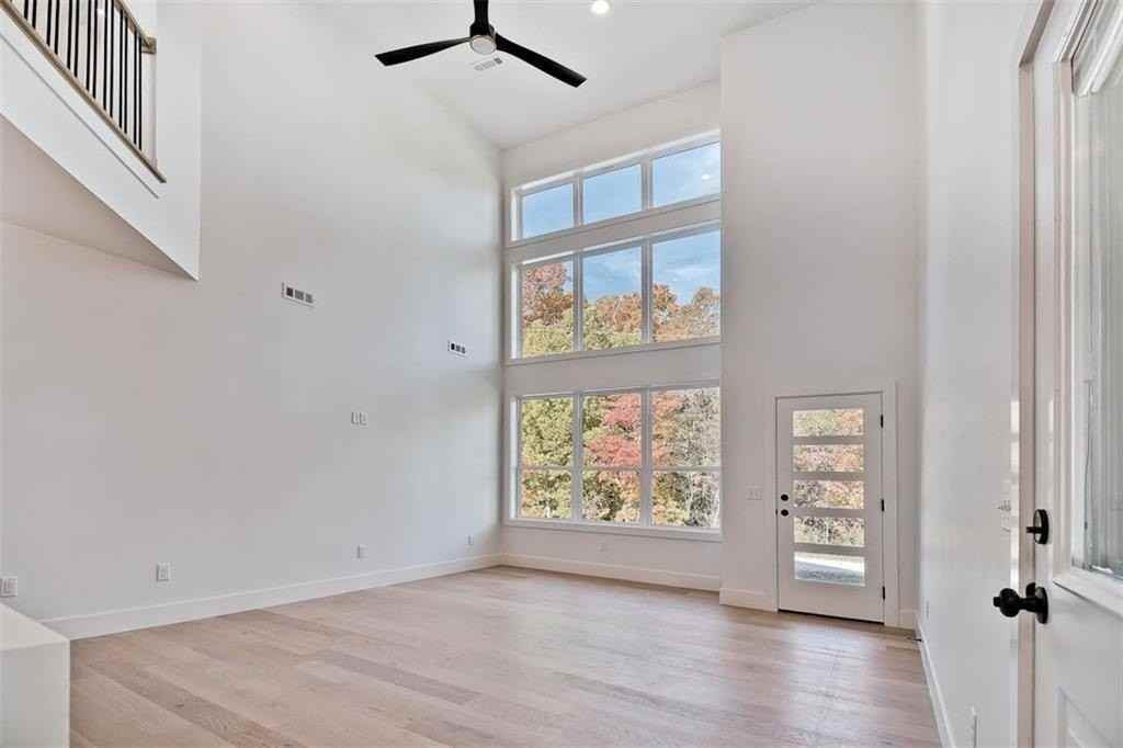 28 Bedford Ln - Photo 3 of 28