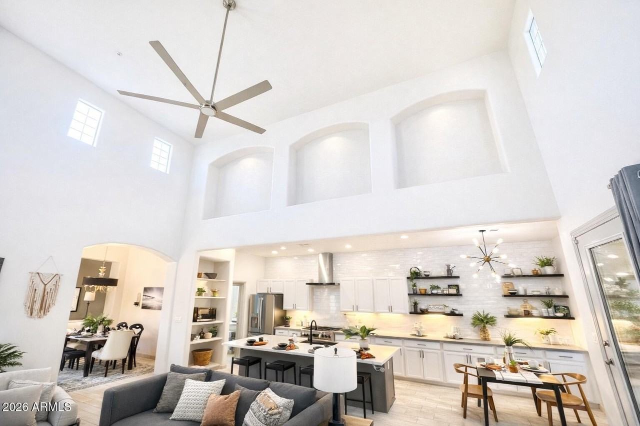 3467 N Hooper St - Photo 2 of 12