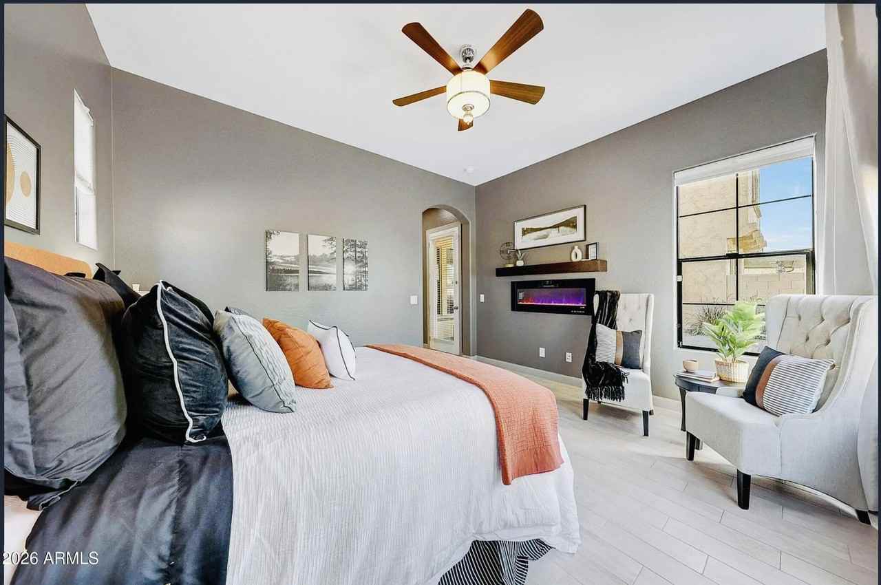 3467 N Hooper St - Photo 3 of 12