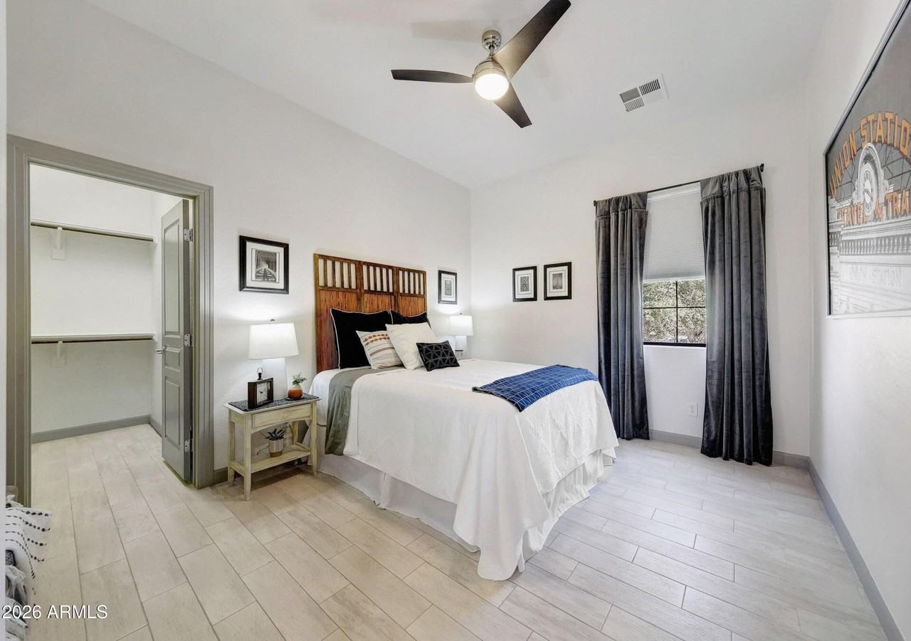 3467 N Hooper St - Photo 4 of 12