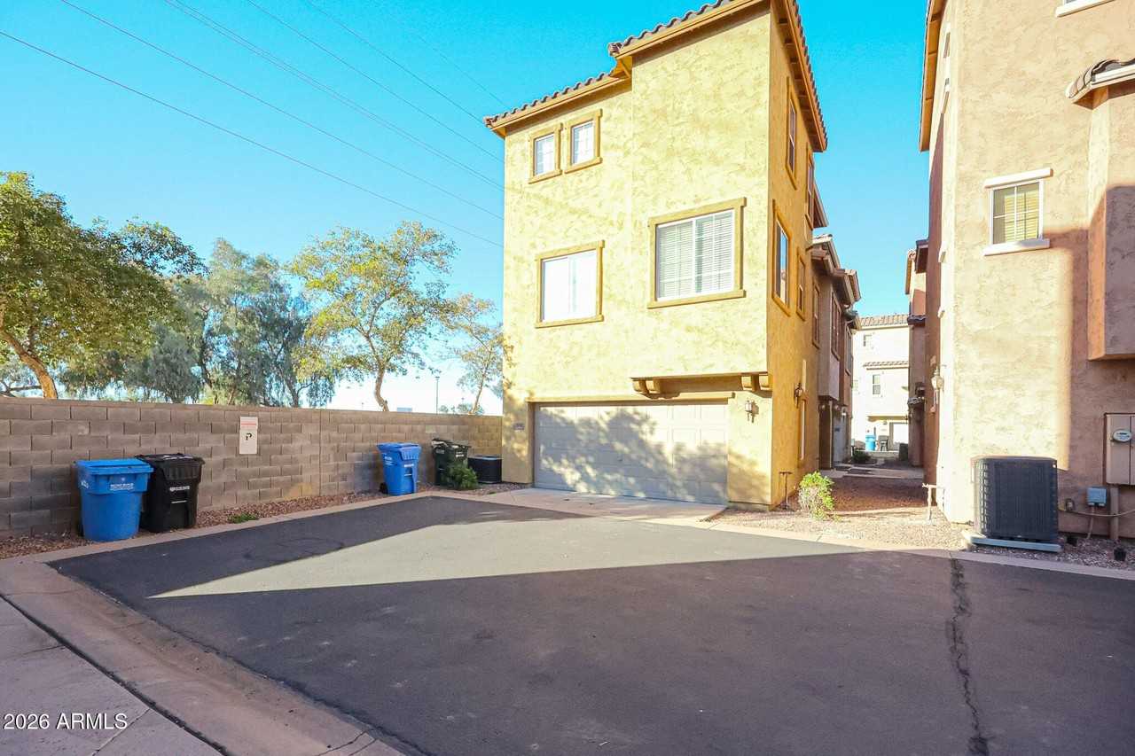 2030 N 78th Gln - Photo 4 of 31