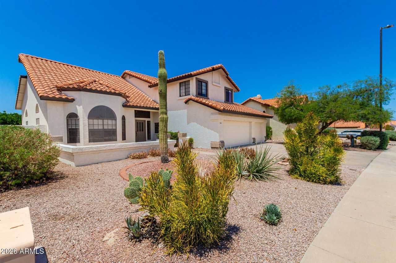 6121 E Saddleback St - Photo 3 of 46