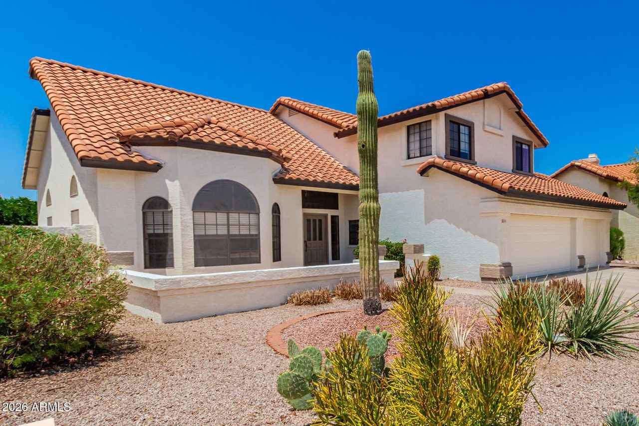 6121 E Saddleback St - Photo 4 of 46