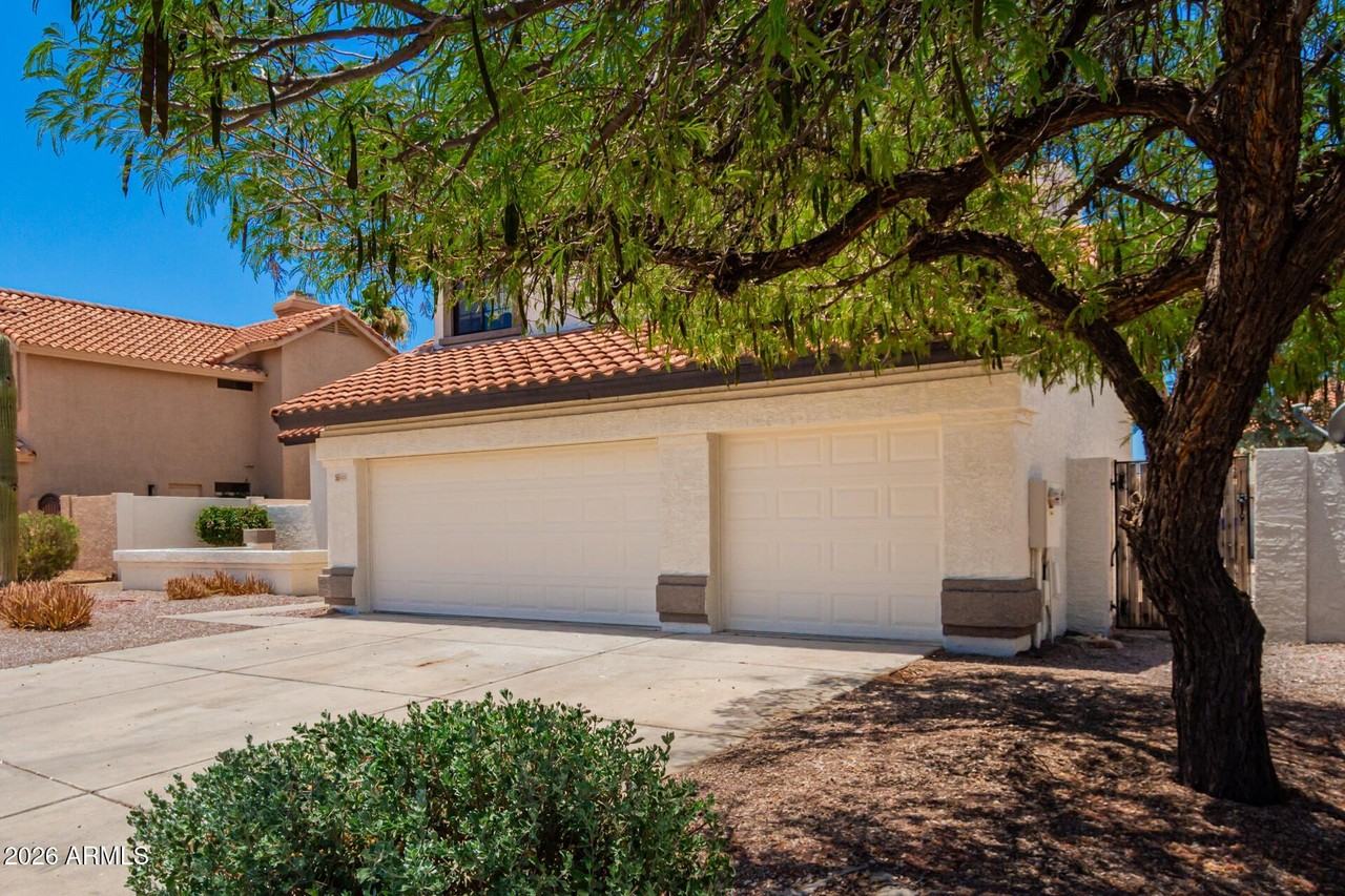 6121 E Saddleback St - Photo 6 of 46