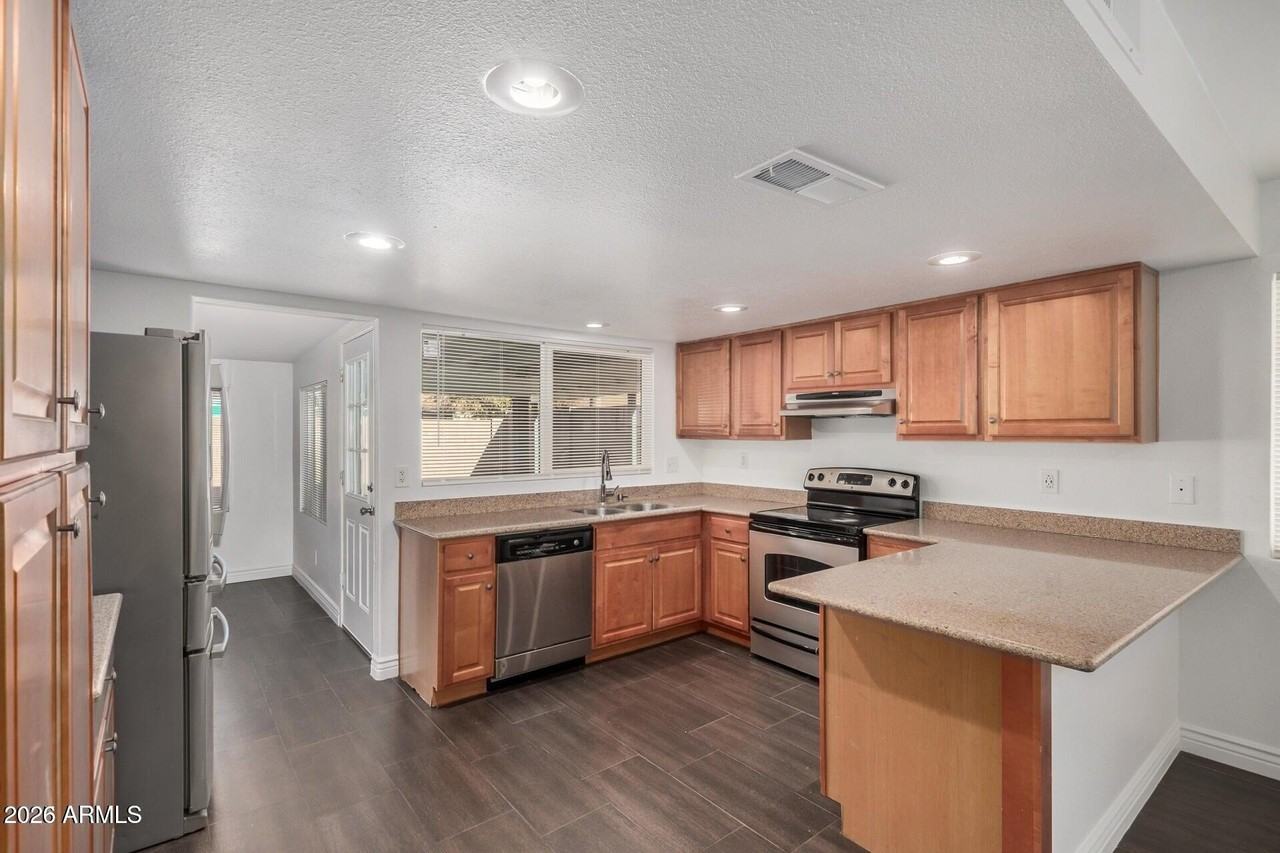 4546 W Onyx Ave - Photo 3 of 23