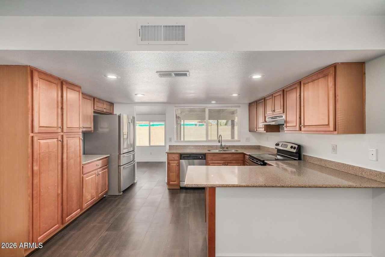 4546 W Onyx Ave - Photo 4 of 23