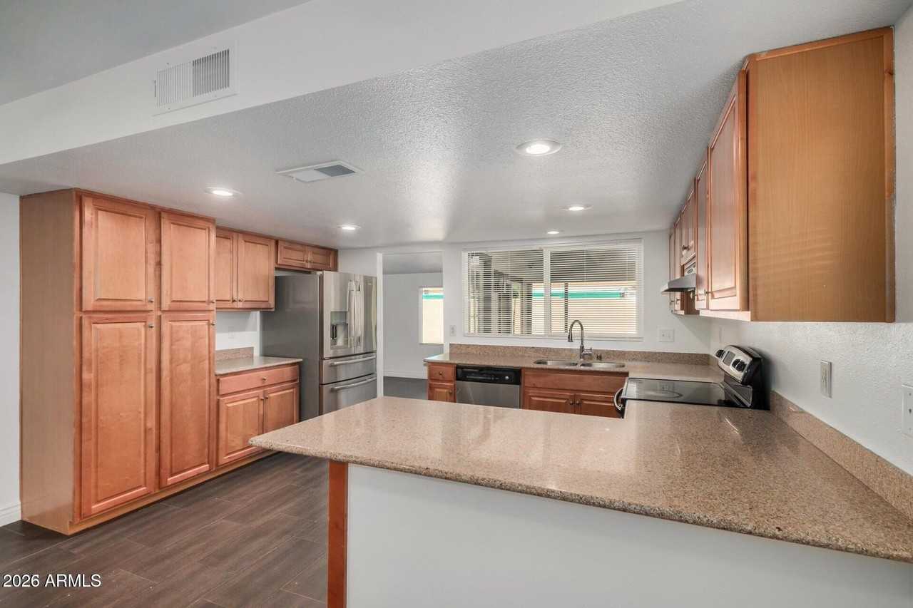 4546 W Onyx Ave - Photo 5 of 23