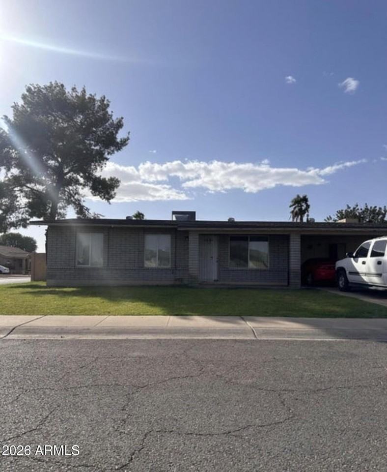 2916 N 87th Ln - Photo 2 of 16