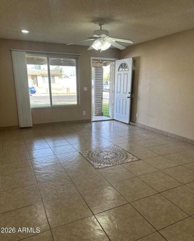 2916 N 87th Ln - Photo 4 of 16