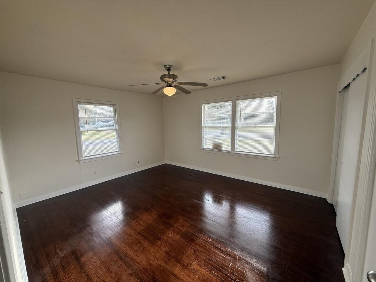 4010 Harding Dr - Photo 3 of 14