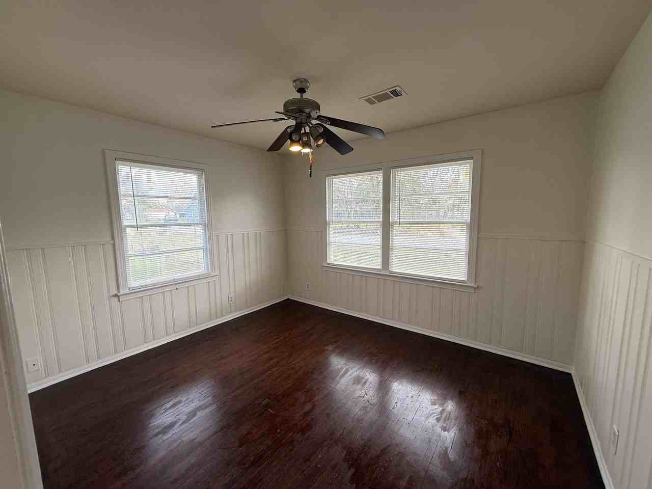 4010 Harding Dr - Photo 5 of 14