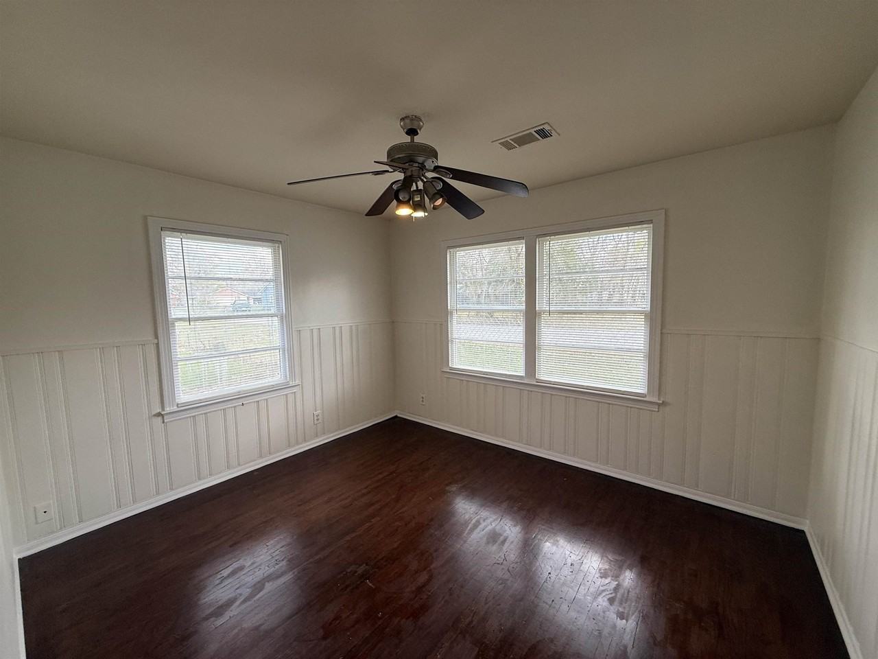 4010 Harding Dr - Photo 6 of 14