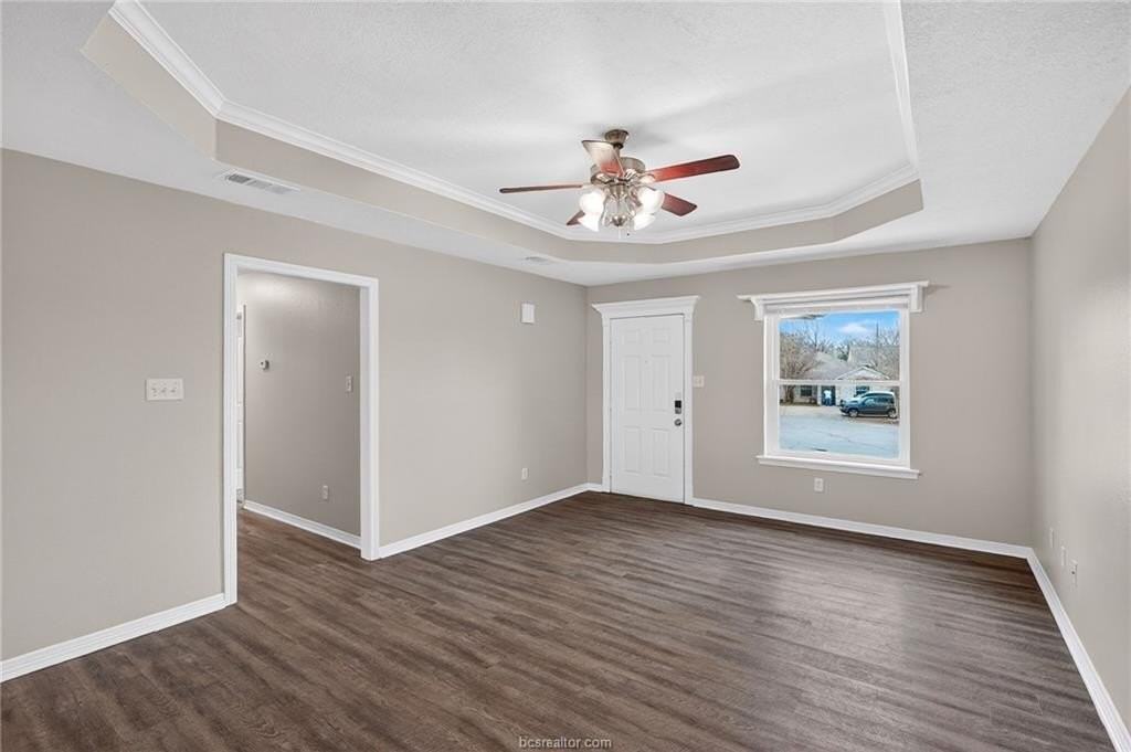 1402 Western Oaks Ct - Photo 5 of 32