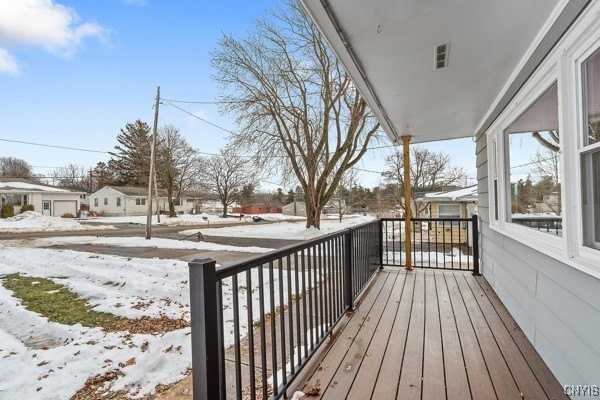 25 Franklin Ave - Photo 3 of 21