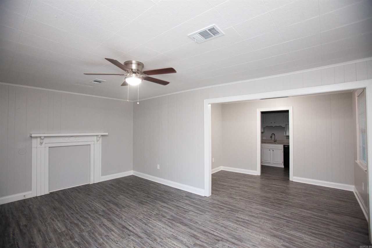 5008 Lynch Dr - Photo 4 of 26