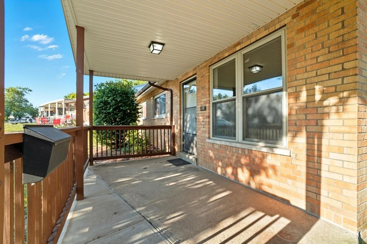 1979 Faywood Dr - Photo 3 of 29