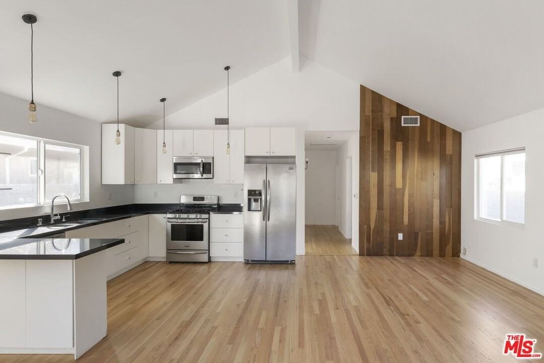 5712 Buchanan St - Photo 6 of 28