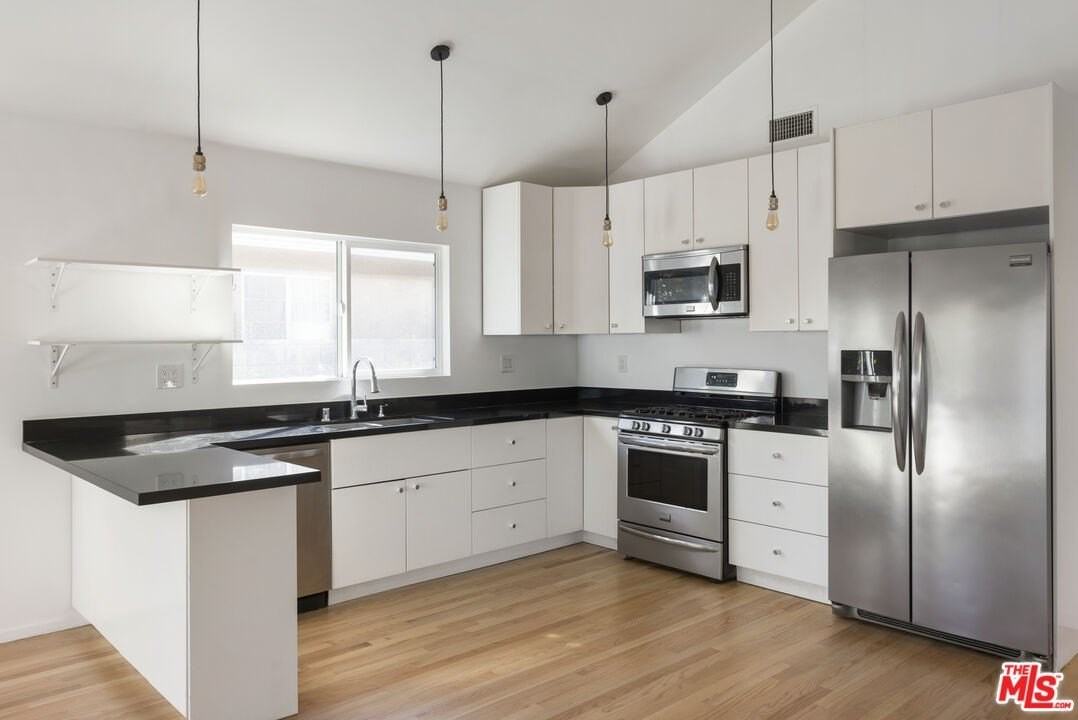 5712 Buchanan St - Photo 7 of 28