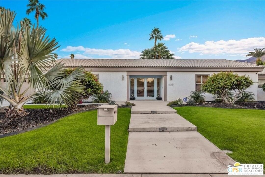 605 E Sierra Way - Photo 2 of 36