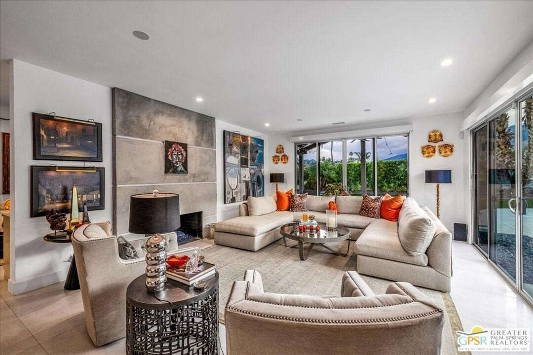 605 E Sierra Way - Photo 4 of 36