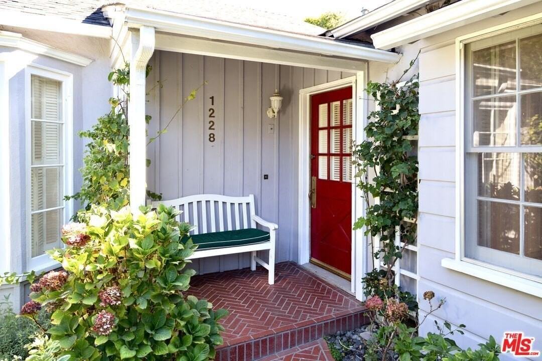 1228 Peck Dr - Photo 3 of 17