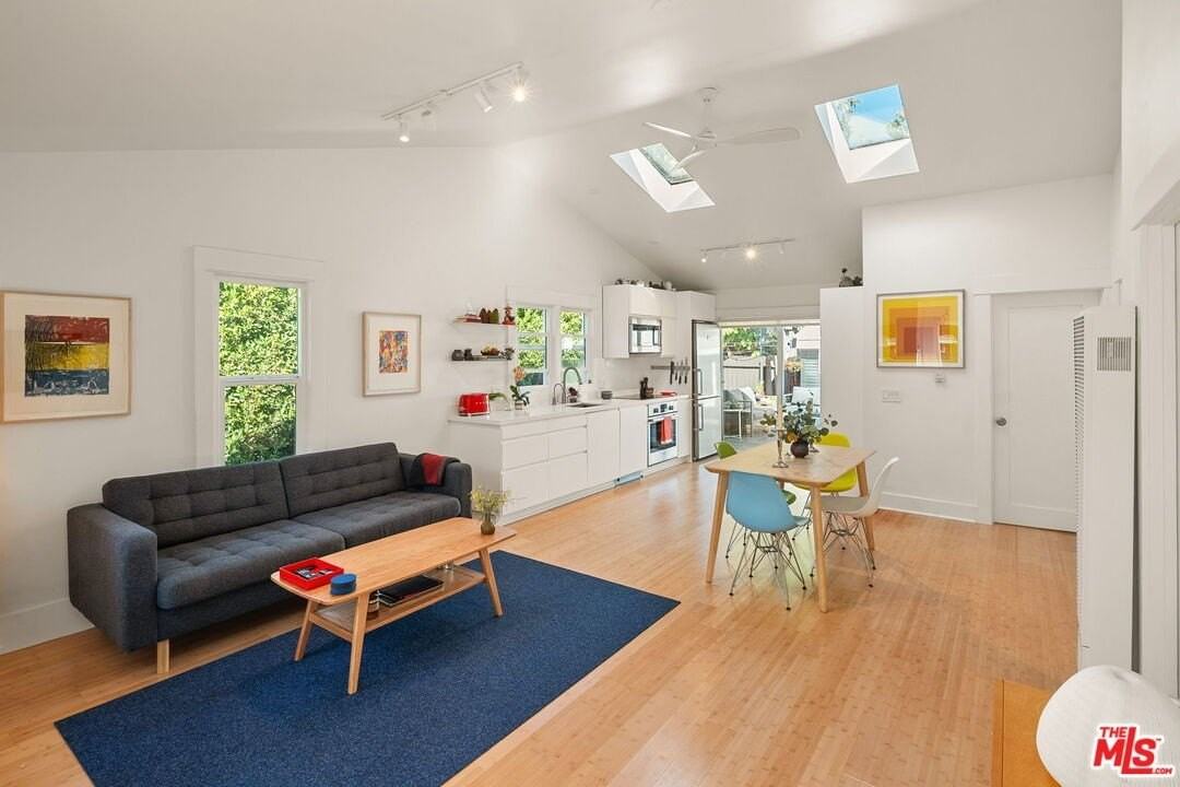 2012 Linden Ave - Photo 6 of 24