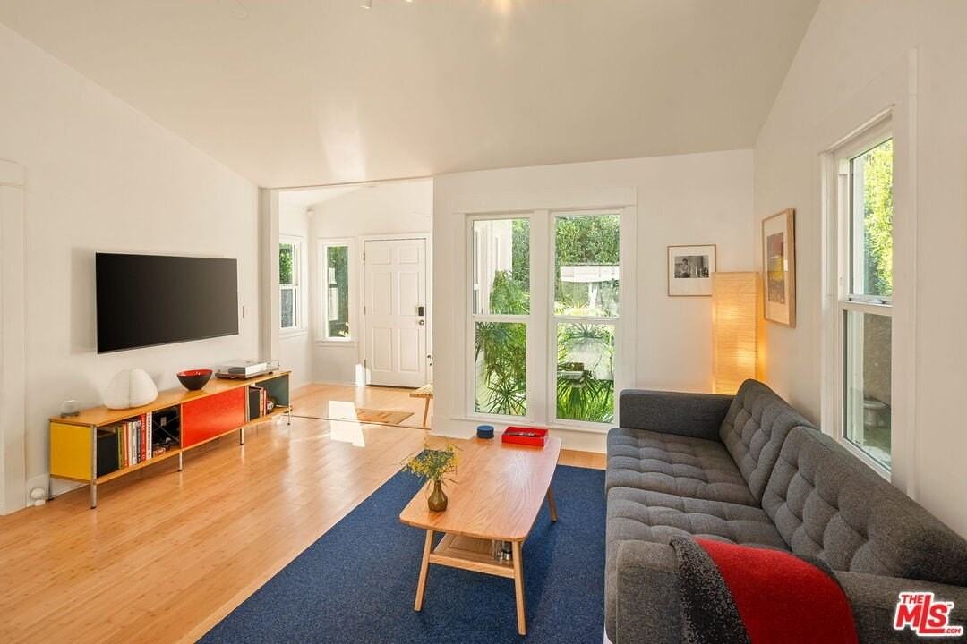 2012 Linden Ave - Photo 7 of 24