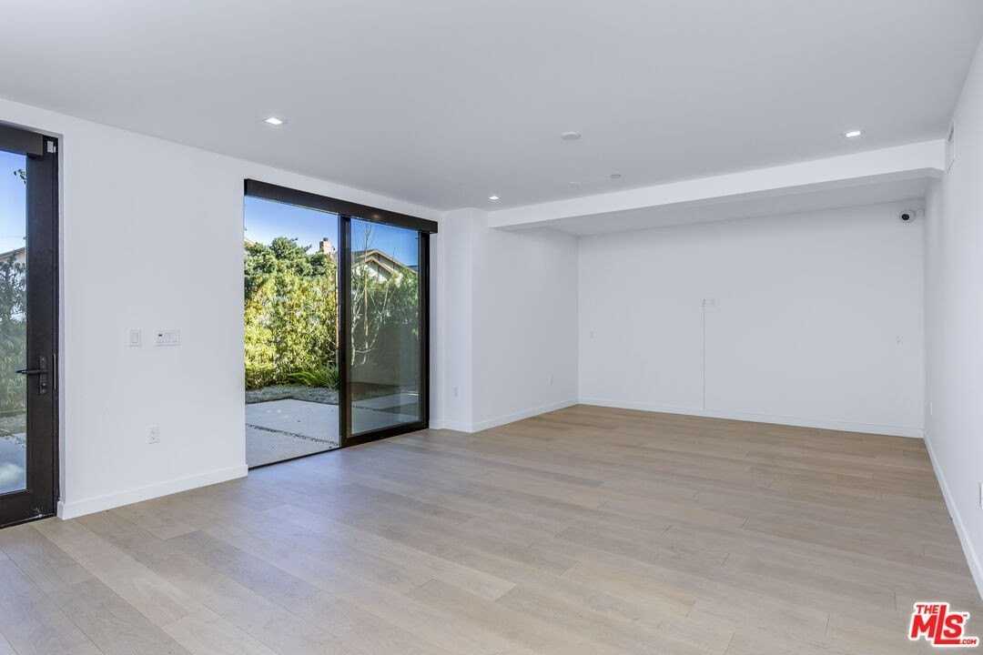 2019 Barry Ave - Photo 6 of 50