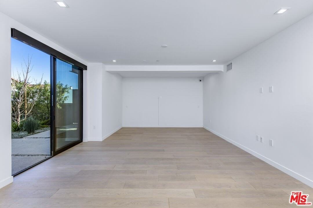 2019 Barry Ave - Photo 7 of 50